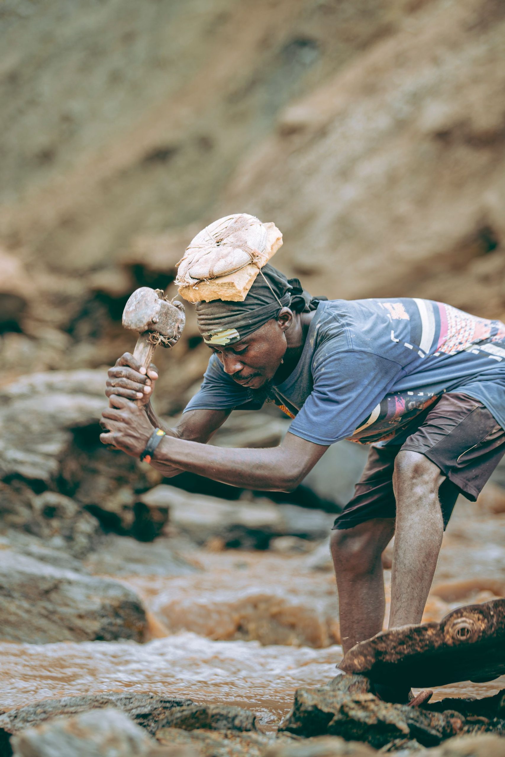 Stream sediment sampling during reconnaissance exploration in Liberia